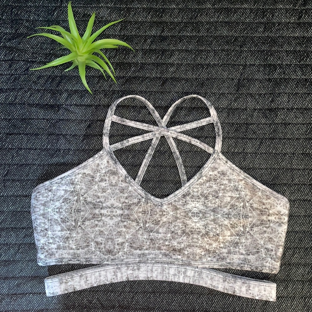 Mika Yoga Wear Criss Cross Cutouts Sports Bra